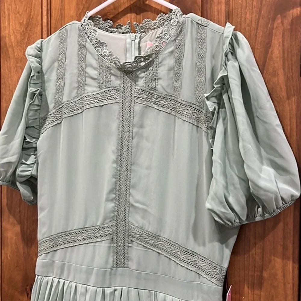 Ivy City Co Green Ruffled Midi Dress with Puff Sleeves New - Picture 8 of 13